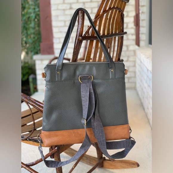 NWOT Cindymars7 convertible purse/backpack - Picture 2 of 4